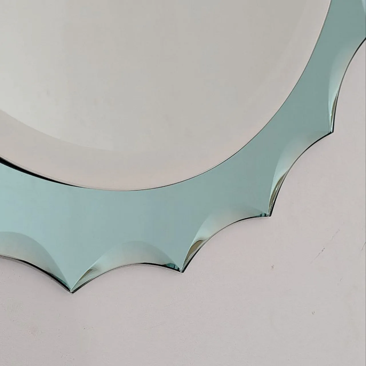 Specchio da parete rotondo con bordo smerlato, stile Fontana Arte, anni '60 2